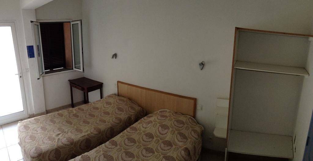 Hostellerie Du Loup Вільнев-Лубе Номер фото